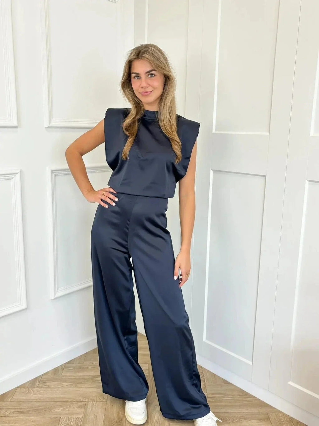 Villento | Juna – Elegante rugloze jumpsuit met wijde pijpen