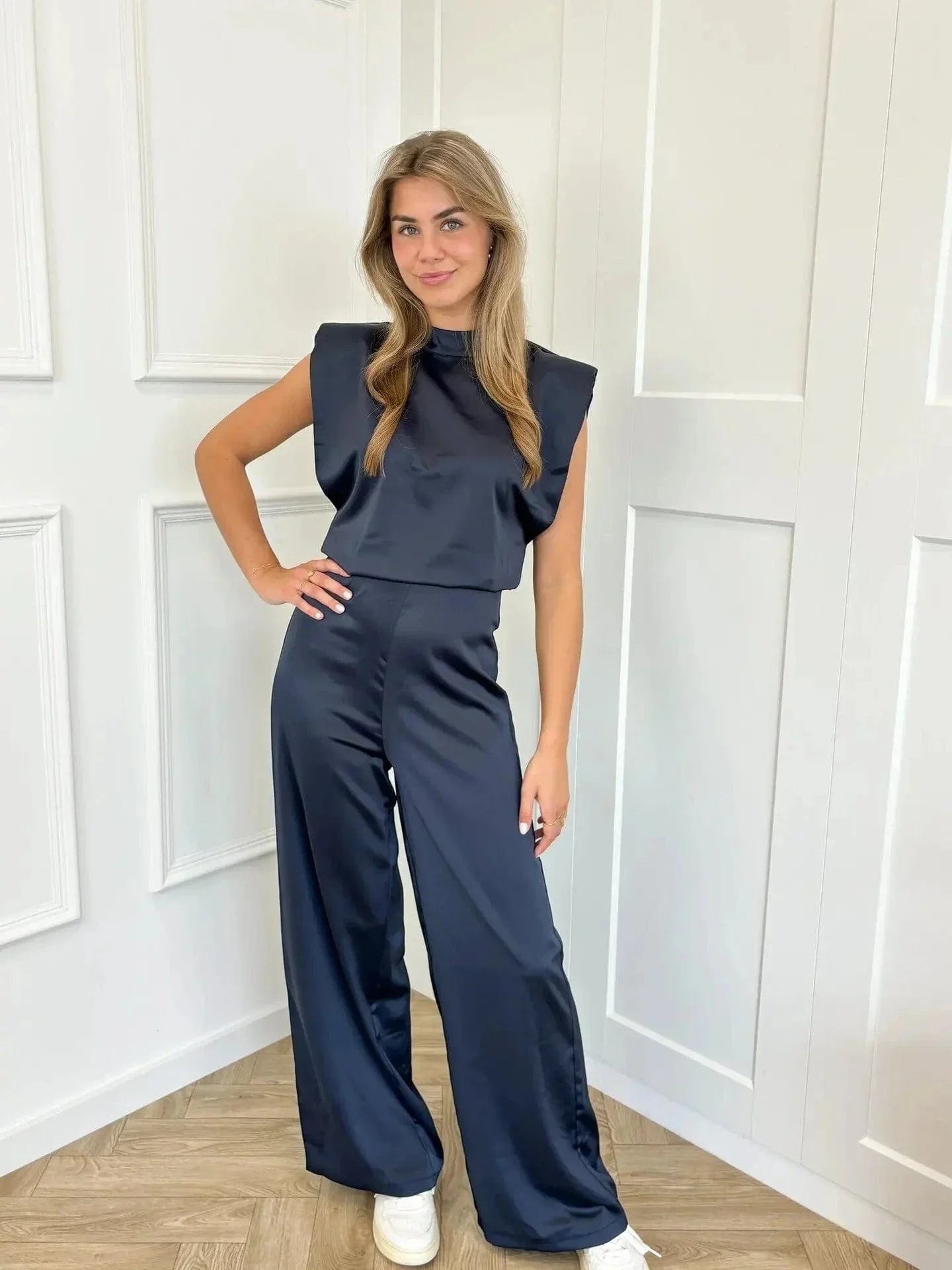 Villento | Juna – Elegante rugloze jumpsuit met wijde pijpen