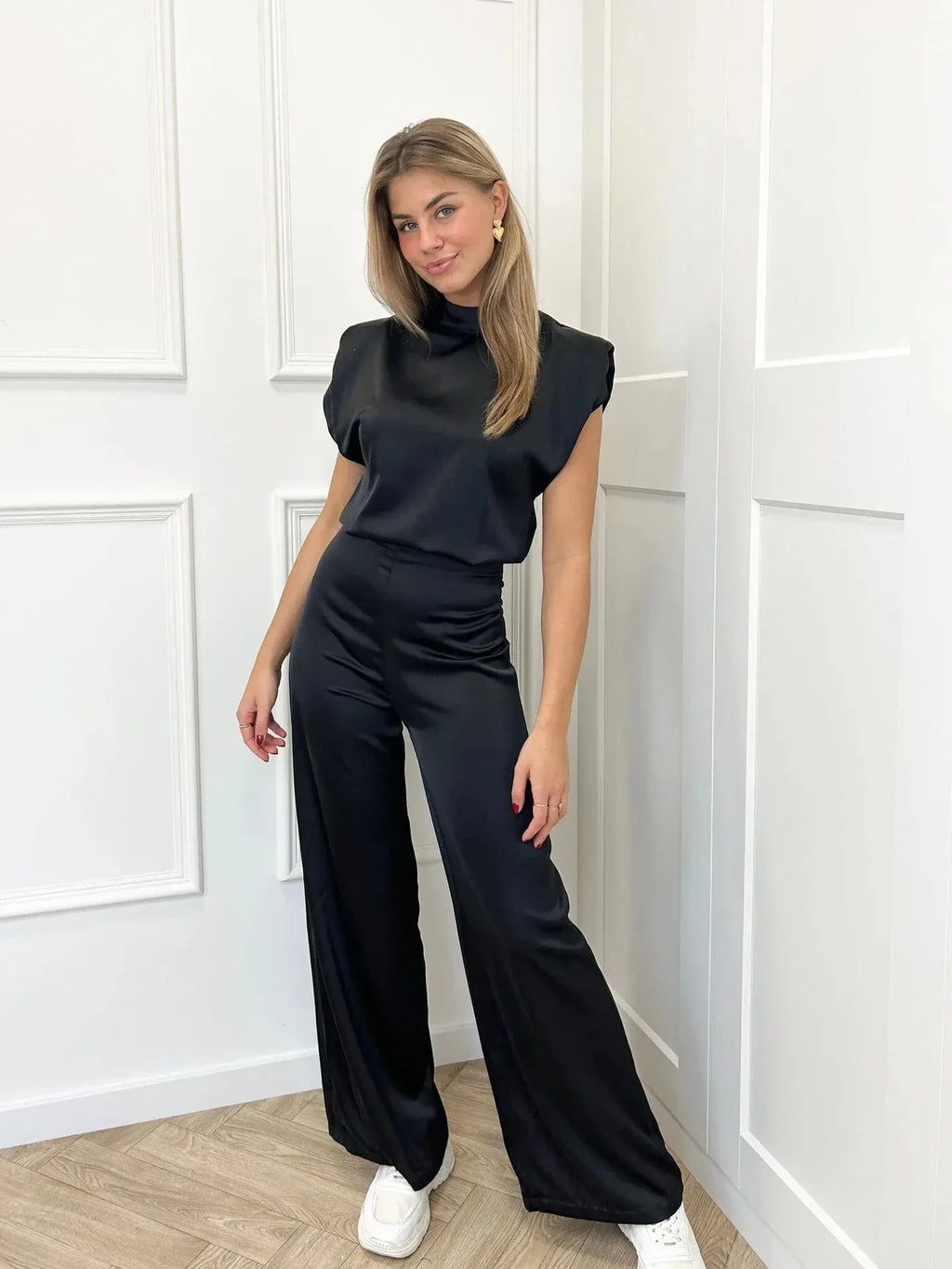 Villento | Juna – Elegante rugloze jumpsuit met wijde pijpen